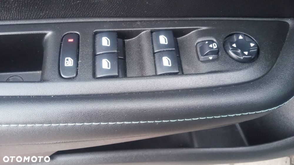 Peugeot 208 PureTech 100 Allure - 17