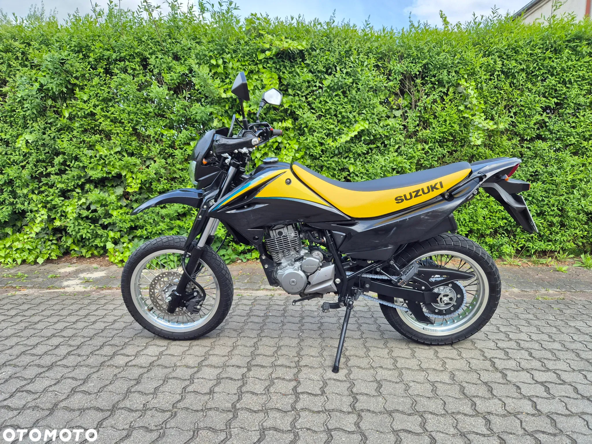Suzuki DR - 12