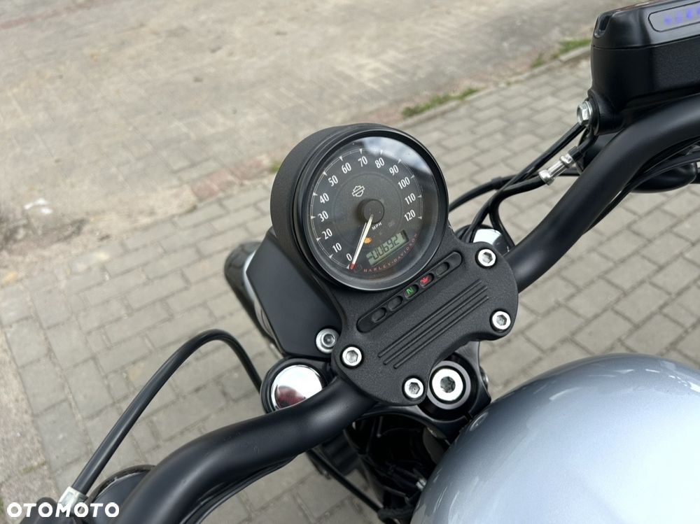 Harley-Davidson Sportster Iron 883 - 13
