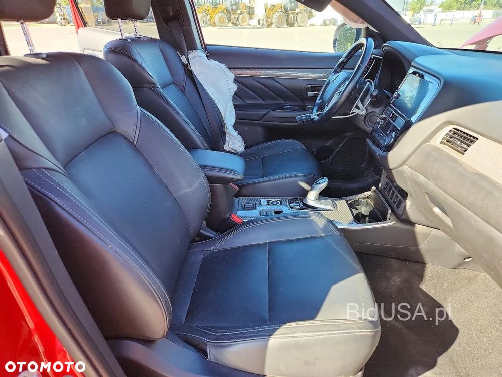 Mitsubishi Outlander - 4