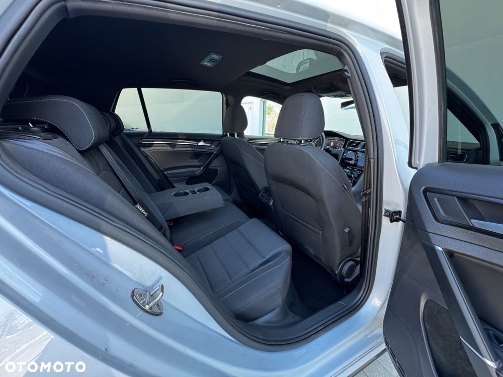 Volkswagen Golf - 28