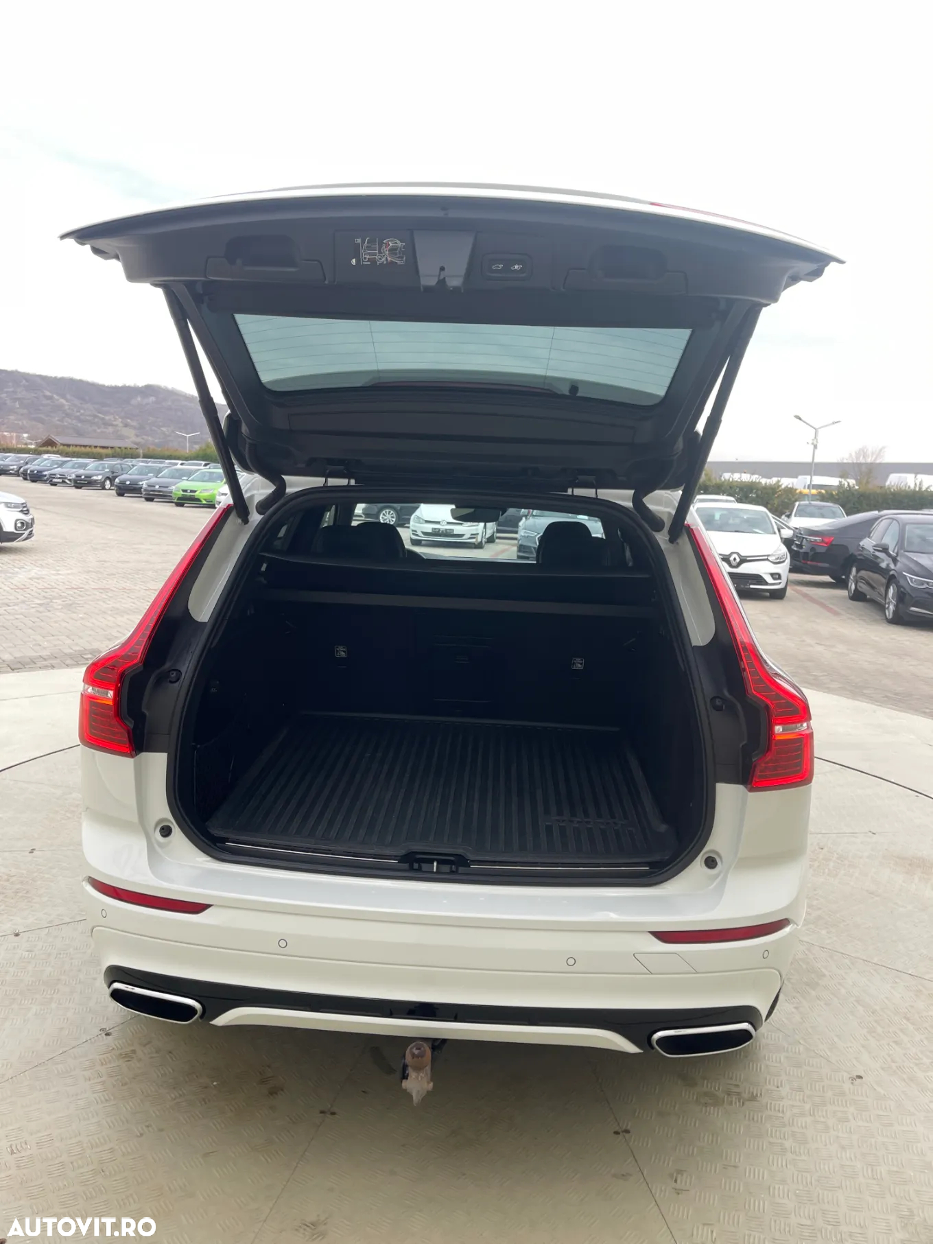 Volvo XC 60 B4 MHEV R-Design - 25