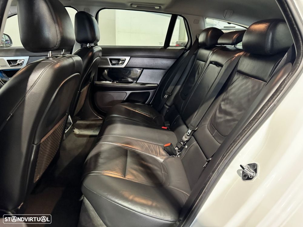 Jaguar XF Sportbrake 2.2 D R-Sport - 42