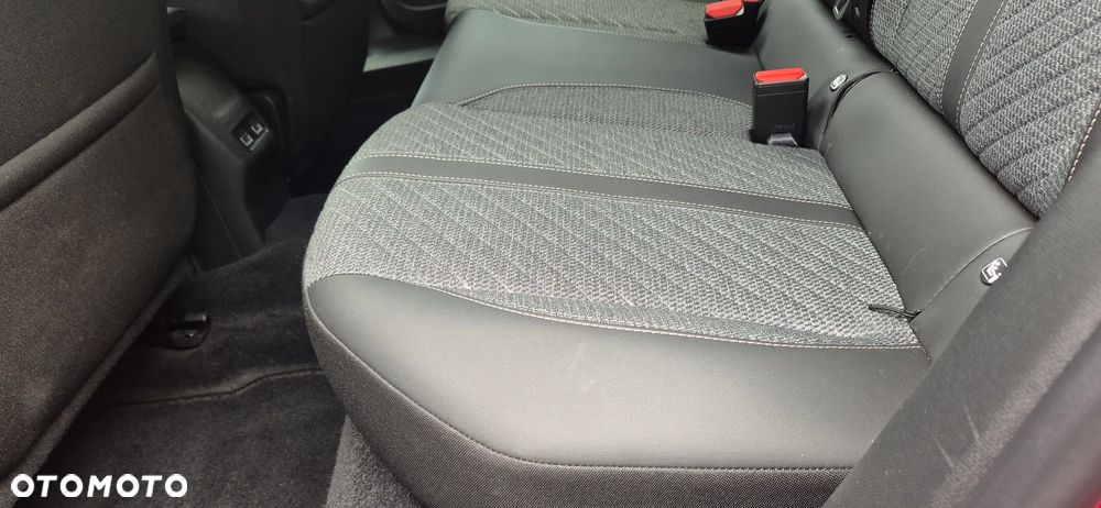 Peugeot 2008 PureTech 130 Allure S&S EAT8 - 25