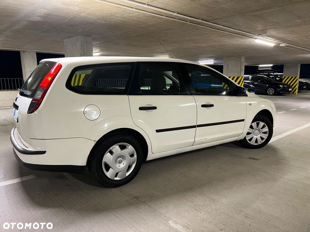 Ford Focus 1.6 Ghia - 10