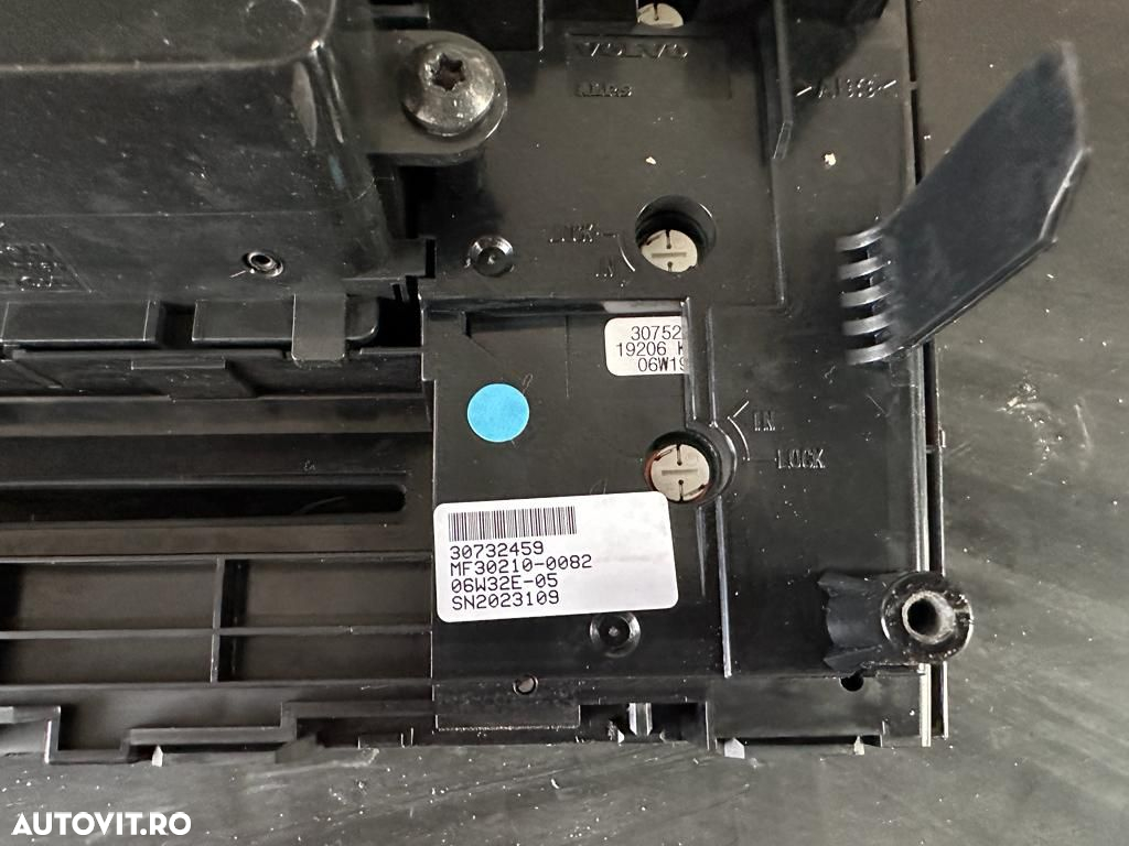 Panou central radio Volvo XC90 30732459 - 3