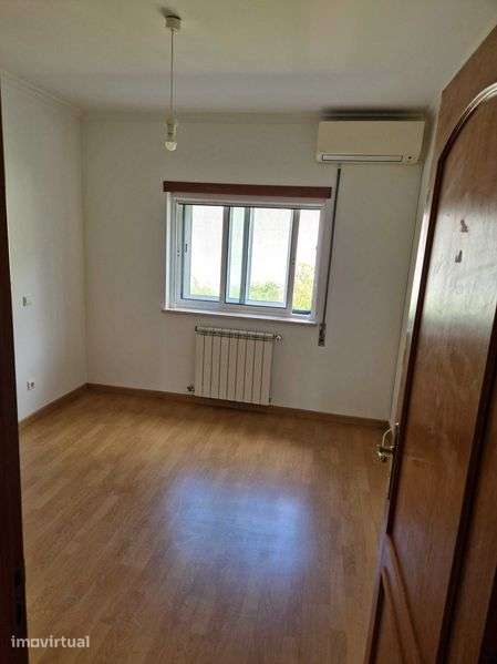 Apartamento T2 Duplex para Arrendamento em Eiras - Grande imagem: 5/12