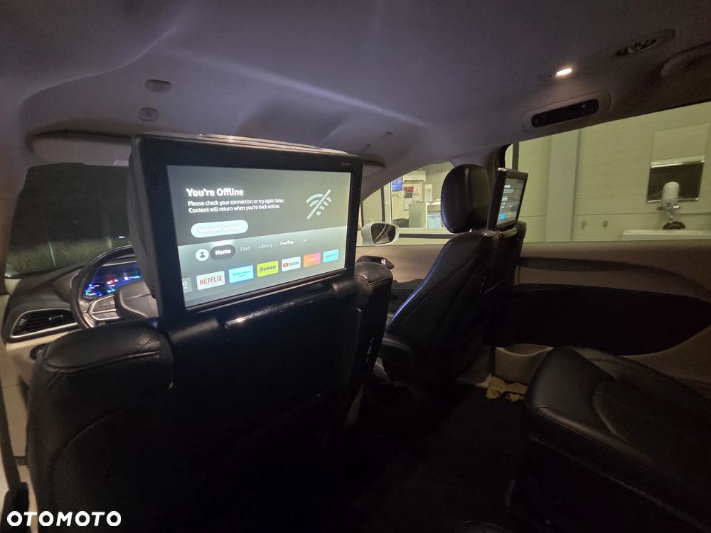 Chrysler Pacifica - 37