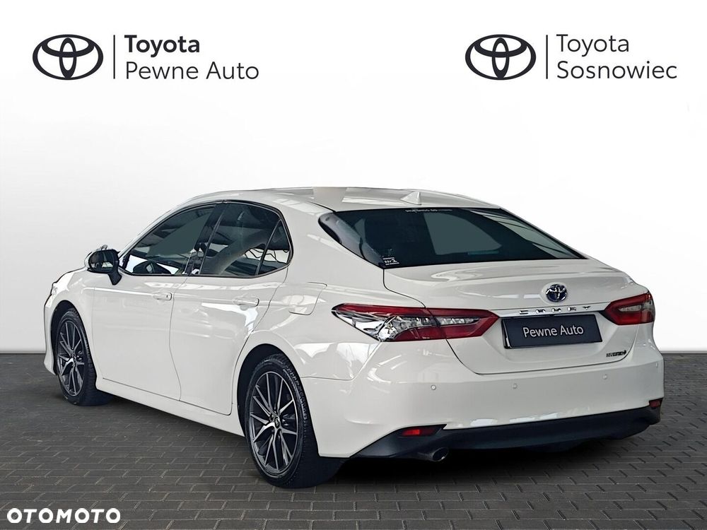 Toyota Camry - 4