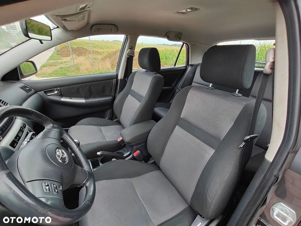 Toyota Corolla 1.6 VVT-i Sol - 33