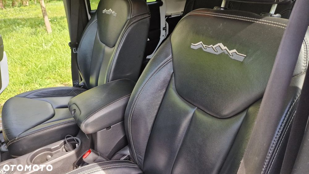 Jeep Wrangler 2.8 CRD Unlim Sahara - 12