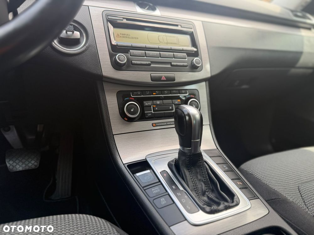 Volkswagen Passat - 10