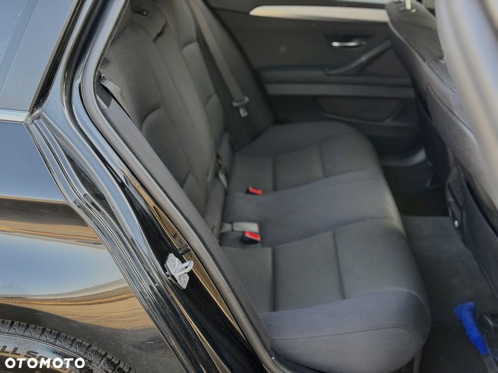 BMW Seria 5 525d xDrive - 17