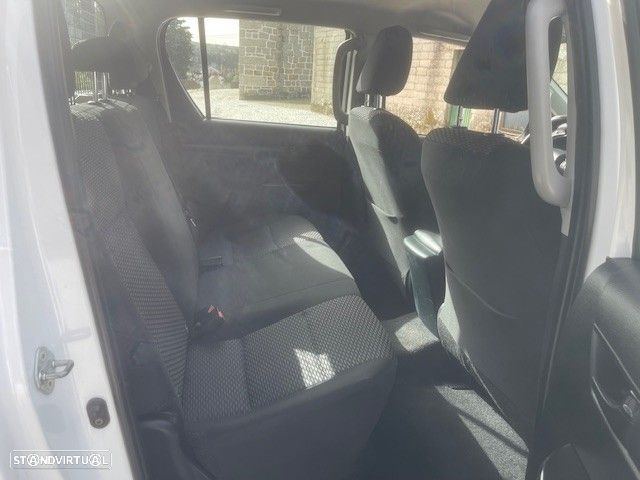 Toyota Hilux 2.4 D-4D 4WD CD CM - 9