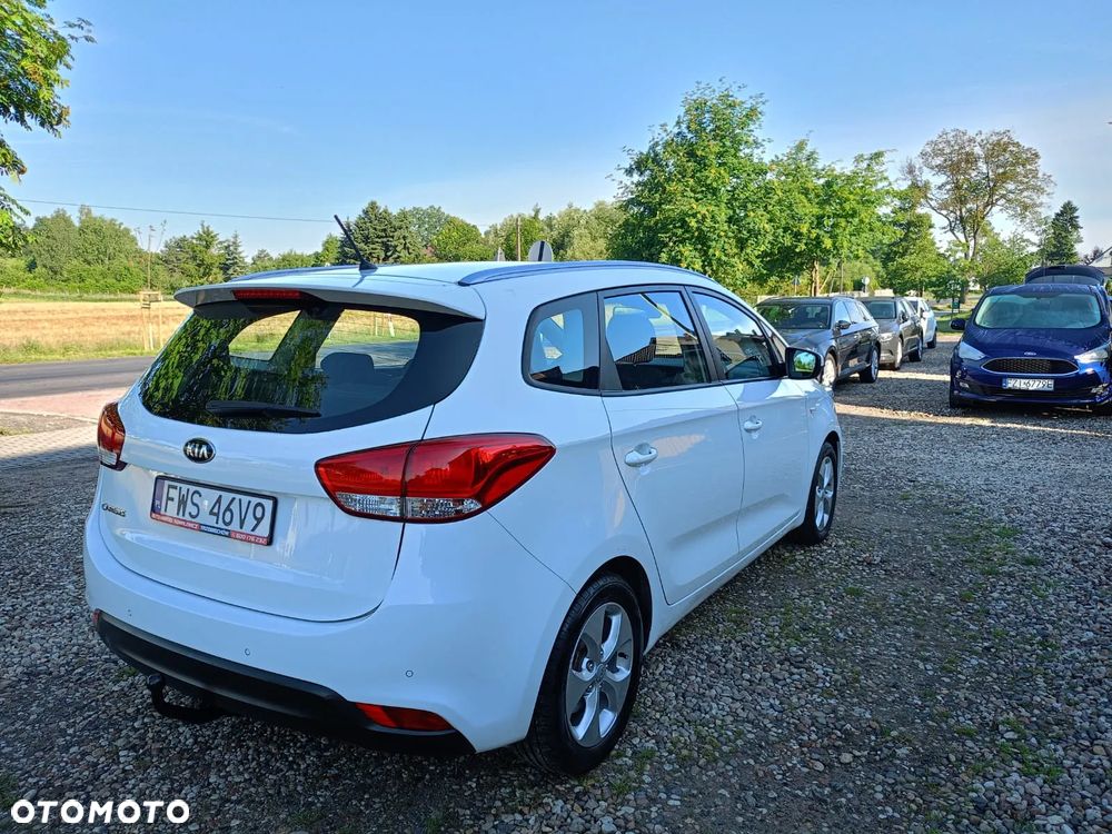 Kia Carens - 4