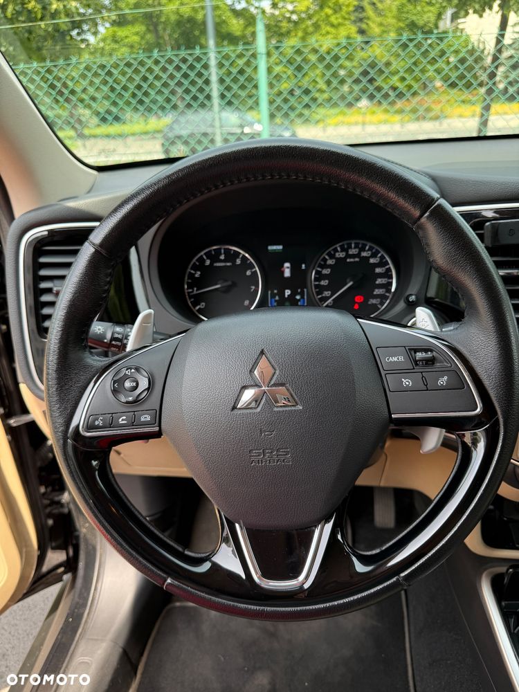Mitsubishi Outlander - 7