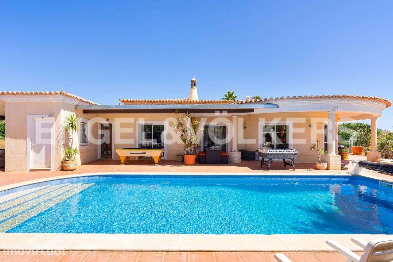 Moradia térrea no Carvoeiro - Grande imagem: 3/18