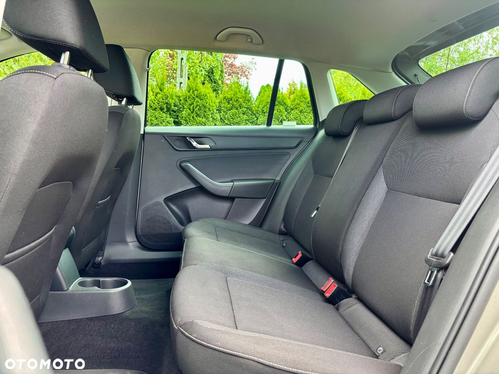Skoda RAPID 1.2 TSI Ambition - 24