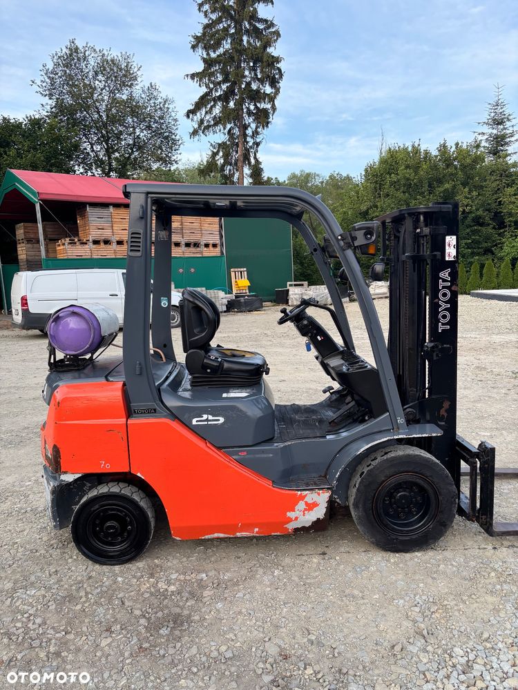 Toyota 8FGF25  2,5t tanio przesuw boczny 24 500 - 4