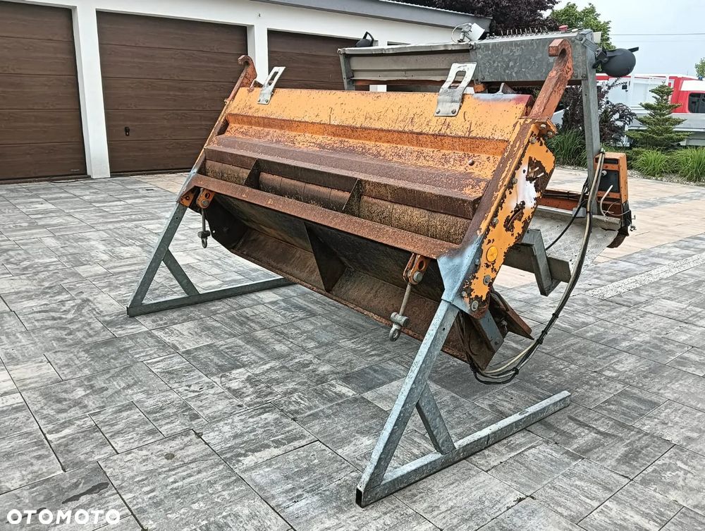 Posypywarka zawieszana Rozsypywacz grysu Rozsiewacz piasku i soli - 2