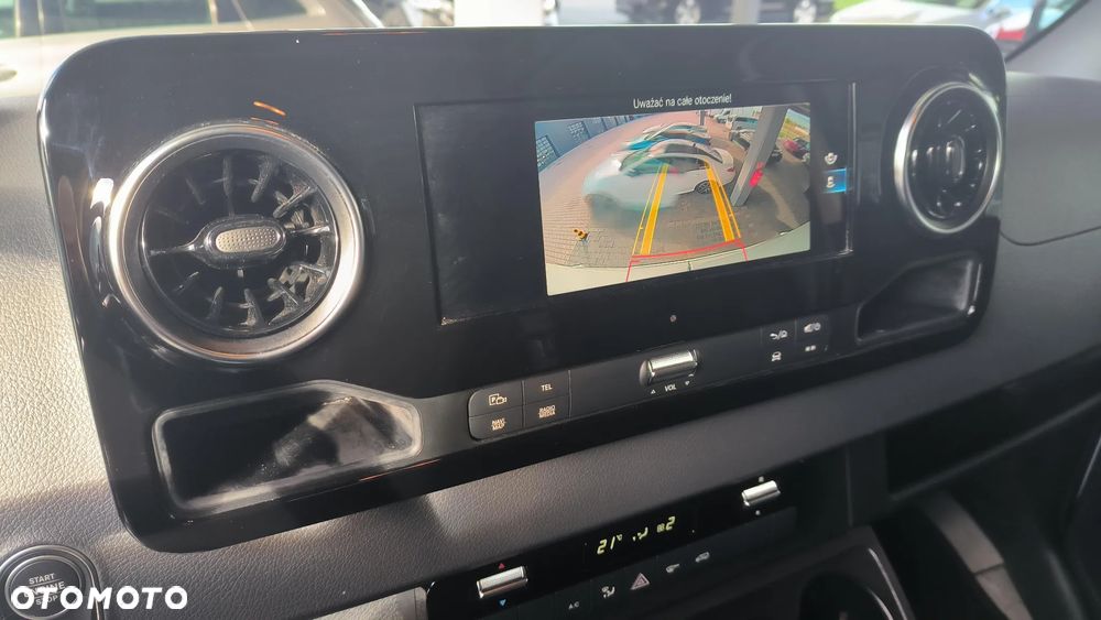 Mercedes-Benz Sprinter - 14