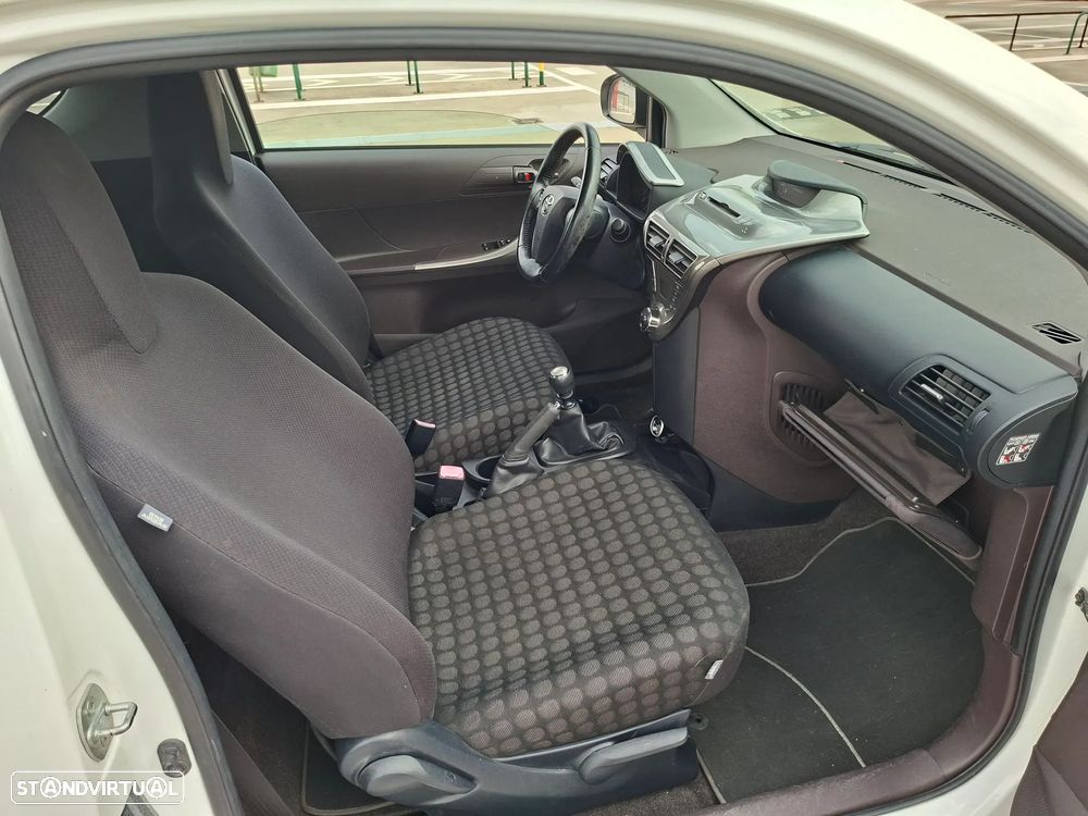 Toyota iQ 1.0 VVT-i - 9