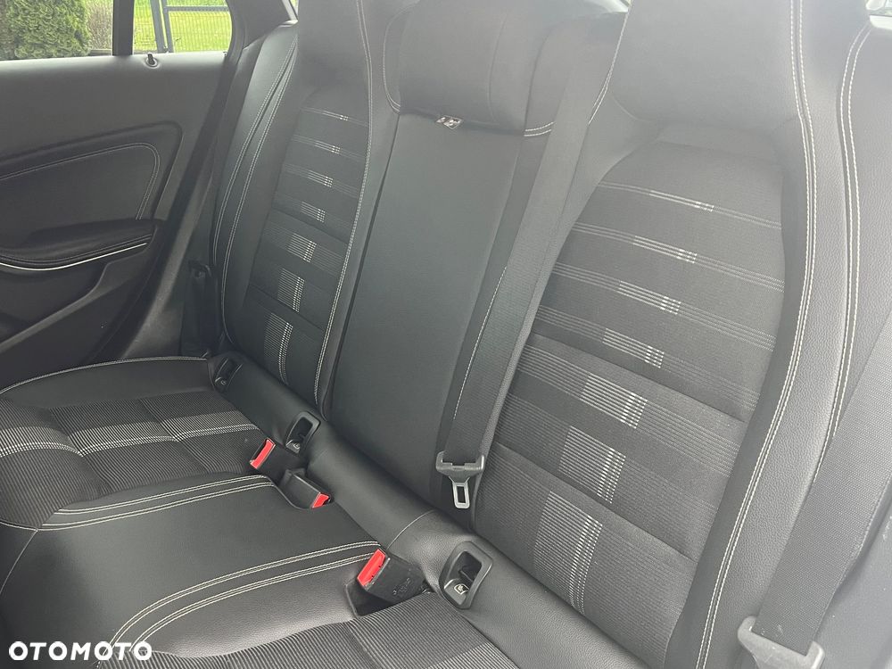 Mercedes-Benz CLA 200 7G-DCT UrbanStyle Edition - 25