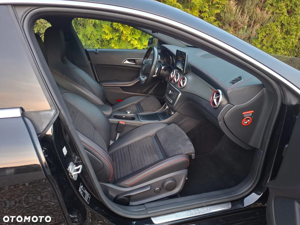 Mercedes-Benz CLA 180 7G-DCT AMG Line - 9