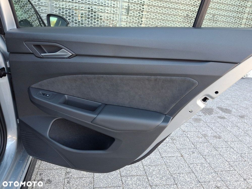 Volkswagen Golf Variant 1.5 eTSI mHEV R-Line Plus DSG - 17