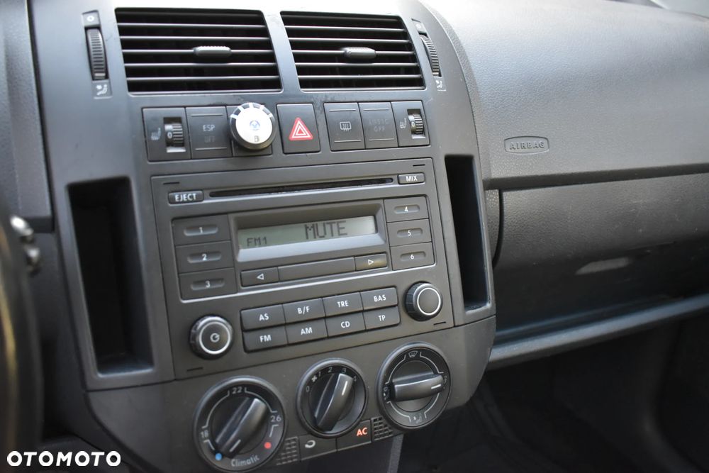 Volkswagen Polo 1.4 16V Sportline - 24