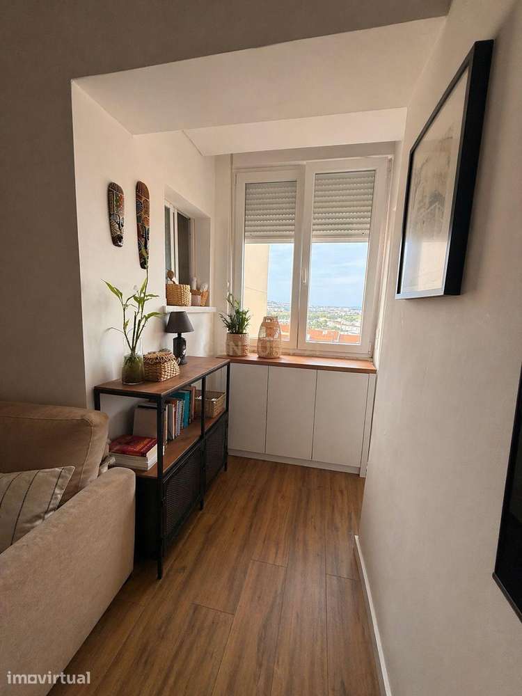 Apartamento T2 Remodelado a poucos minutos da Estação da Reboleira - Grande imagem: 2/16