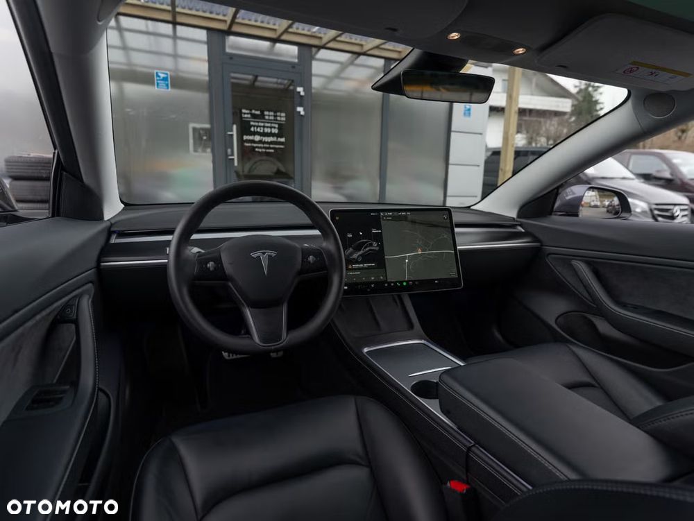 Tesla Model 3 - 11