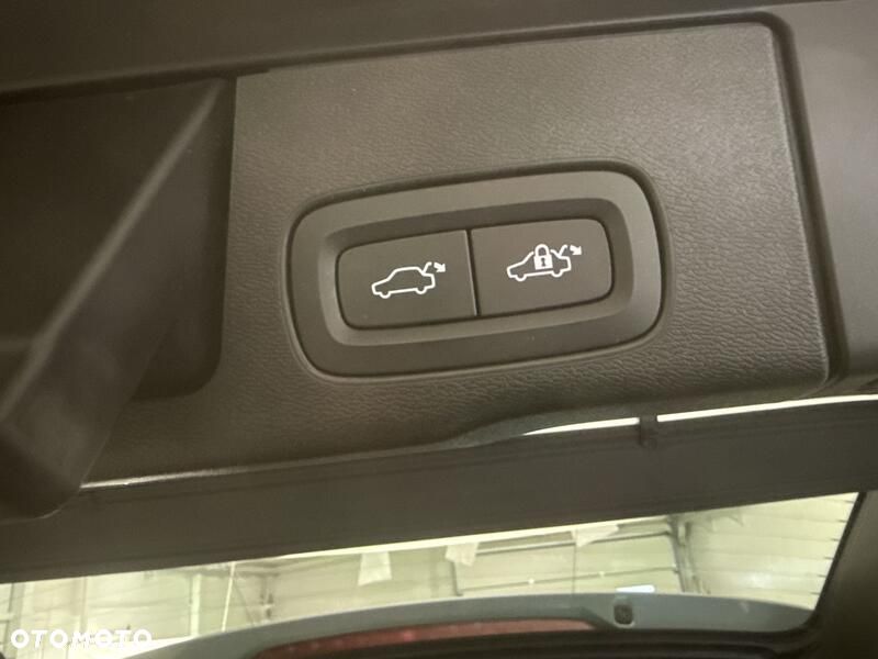 Volvo XC 60 B4 B R-Design - 23