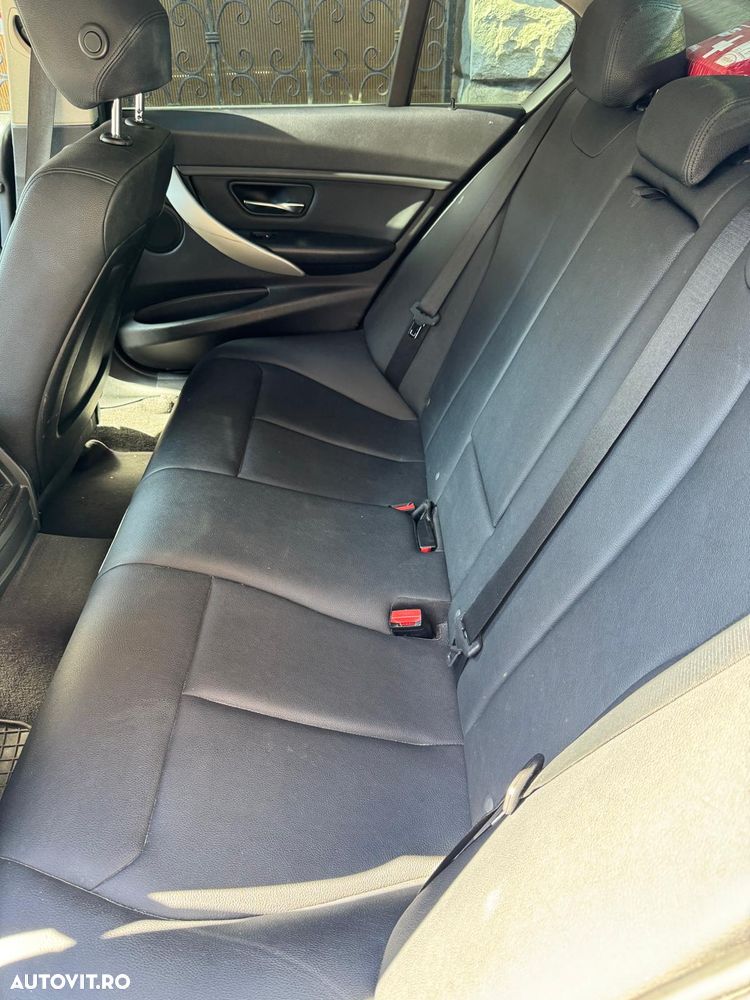 BMW Seria 3 320i Aut. - 21