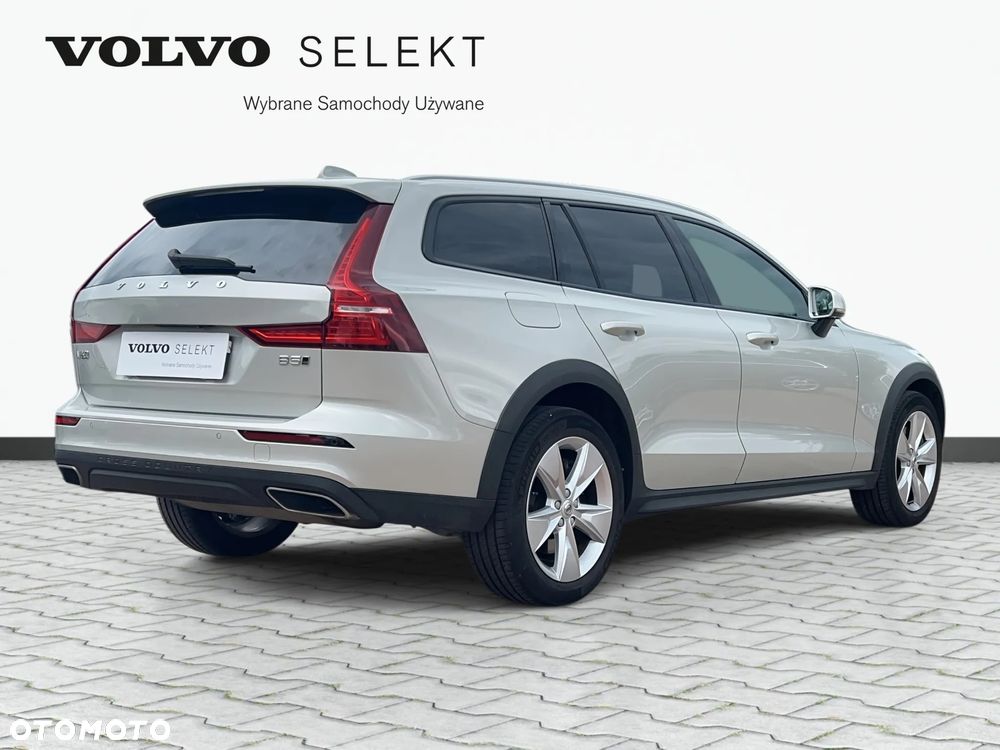Volvo V60 Cross Country - 6