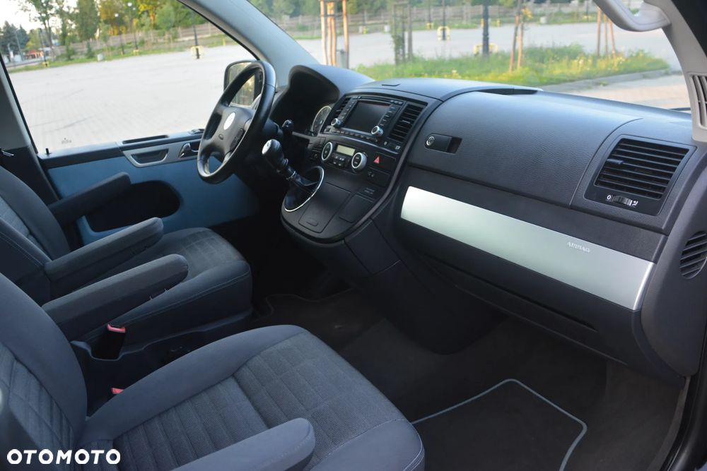 Volkswagen Multivan - 21