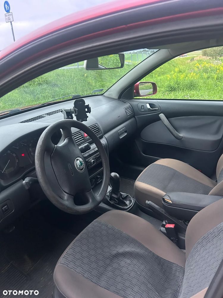 Skoda Octavia 1.6 Tour - 9