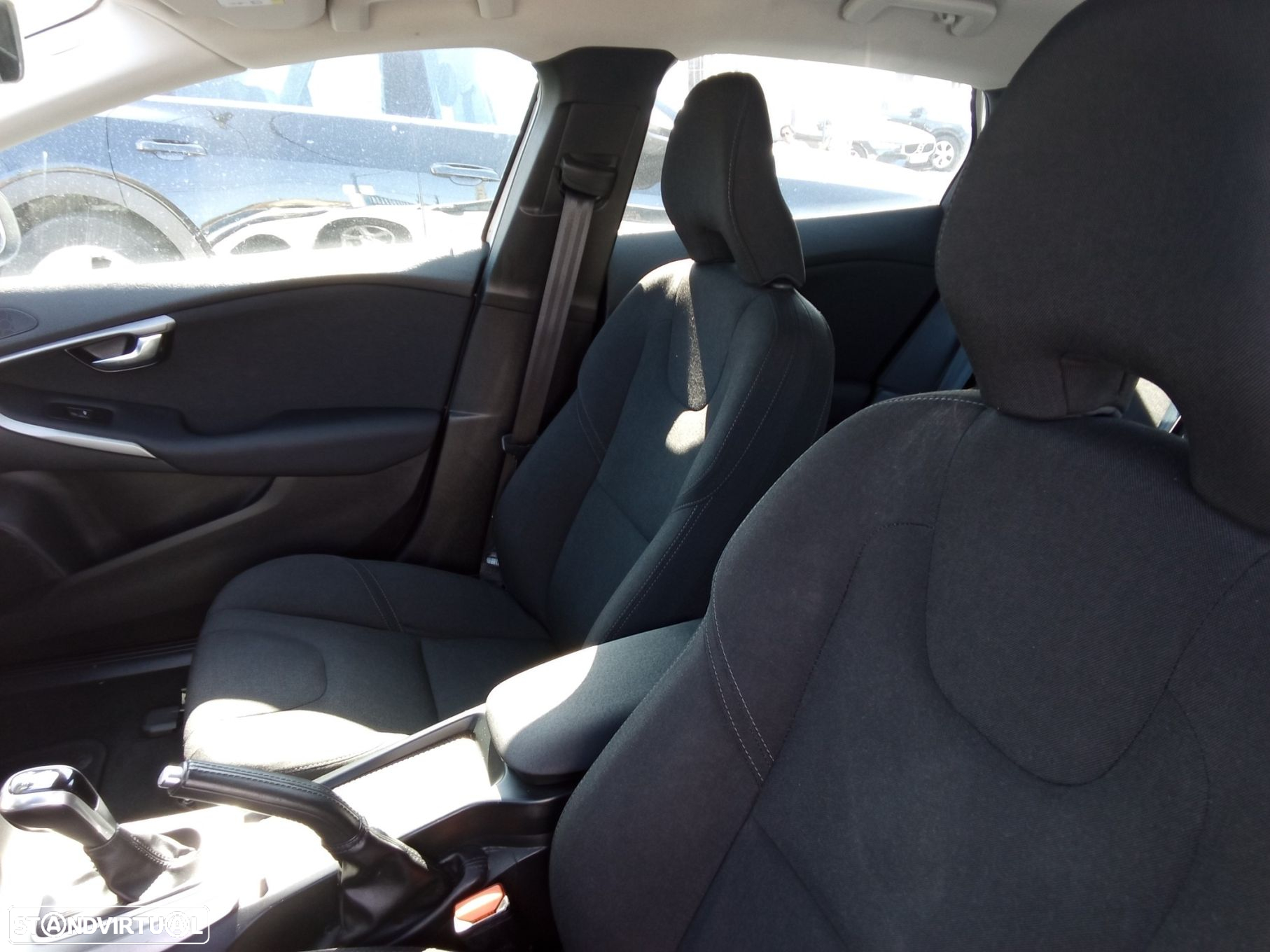 Volvo V40 2.0 D2 Momentum - 25