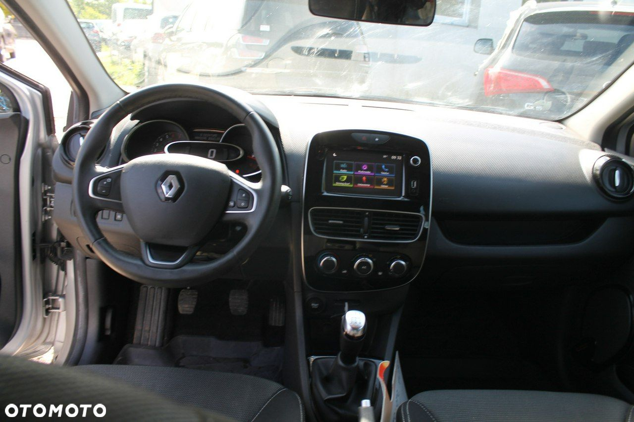 Renault Clio - 11
