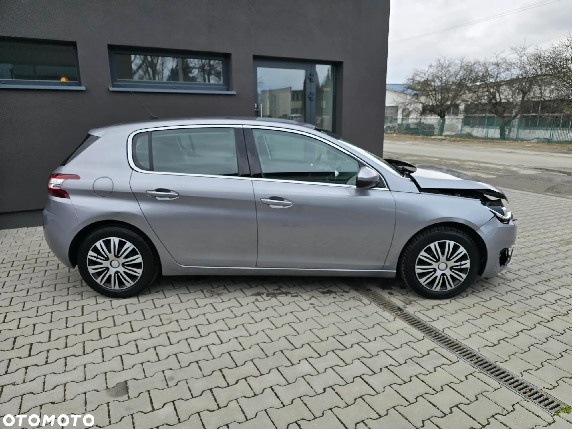 Peugeot 308 1.2 PureTech Allure S&S EAT6 - 8