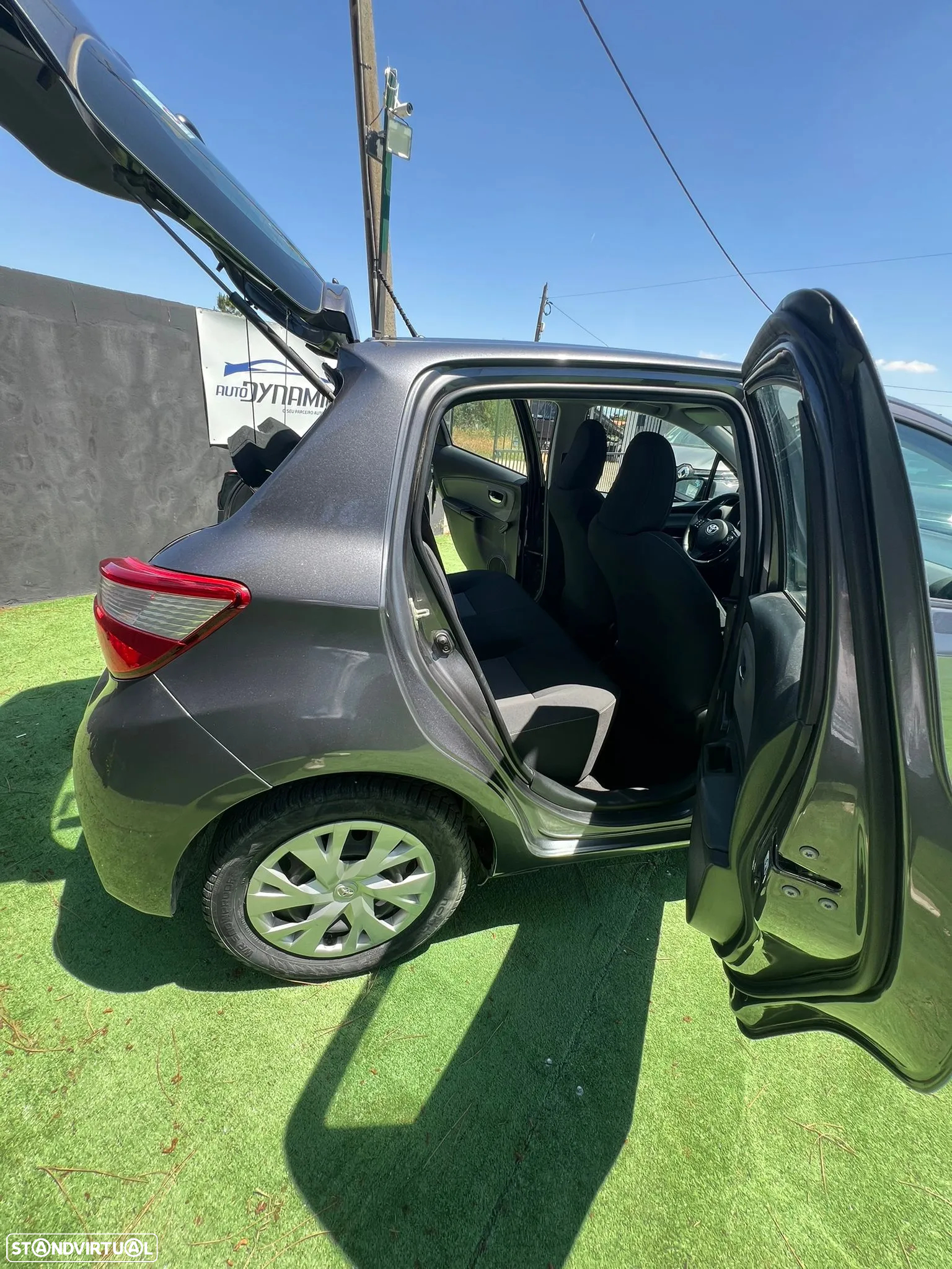 Toyota Yaris - 12