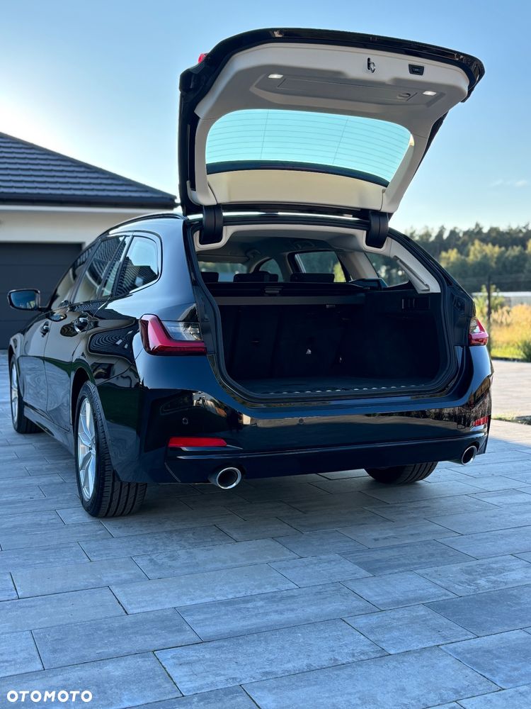 BMW Seria 3 318d Touring - 11