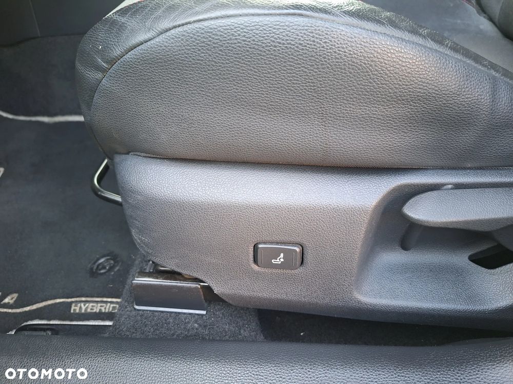 Toyota Corolla 2.0 Hybrid Executive - 9