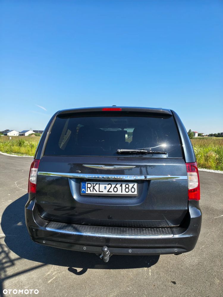 Chrysler Town & Country 3.6 Limited - 19