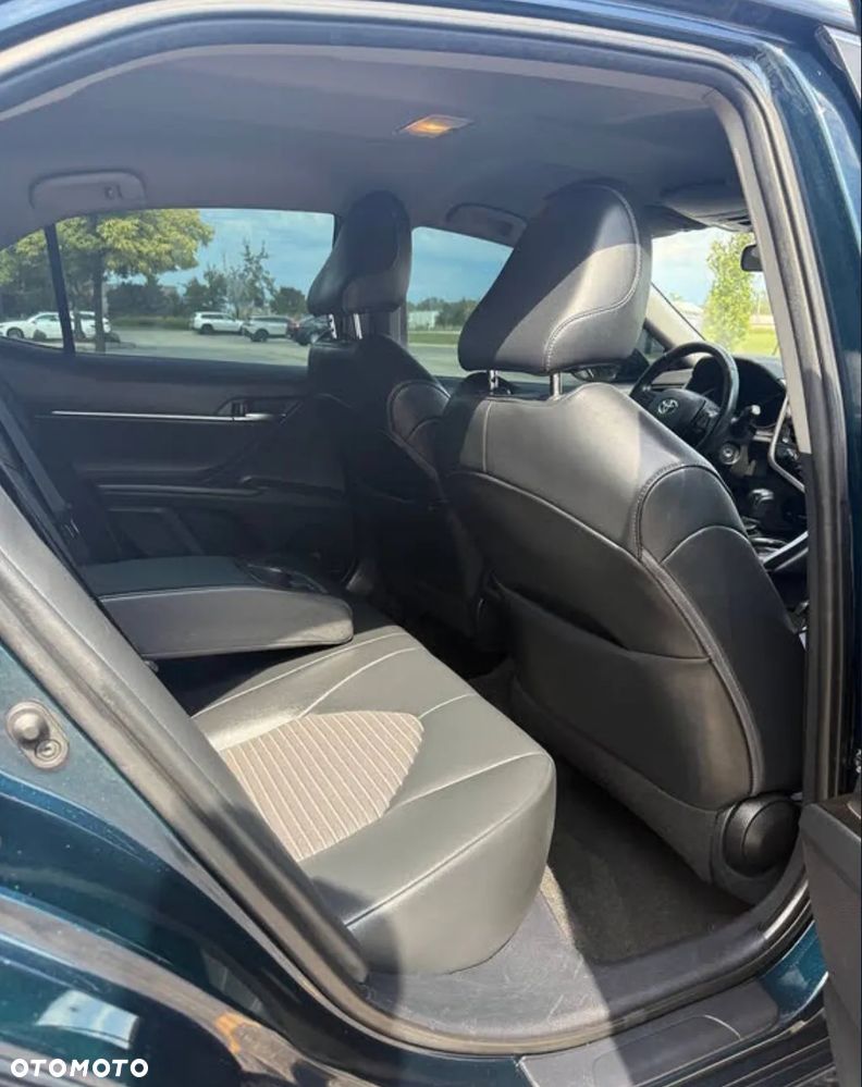 Toyota Camry - 10