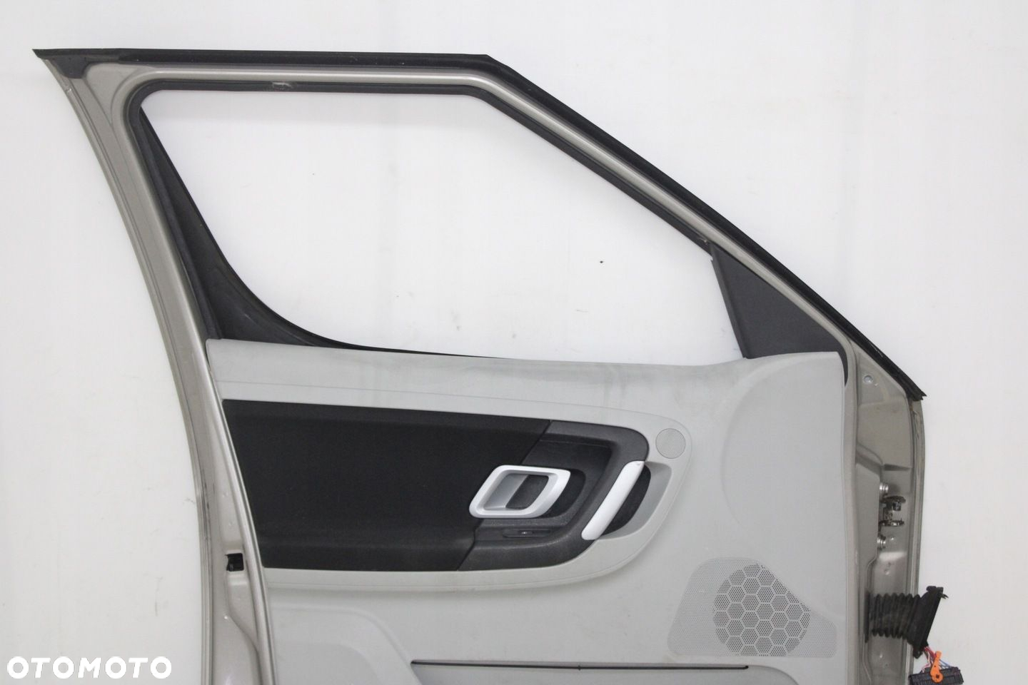 DRZWI LEWE PRZEDNIE LEWY PRZÓD SKODA ROOMSTER 2006R- 9202 - KOD LAKIERU - 8
