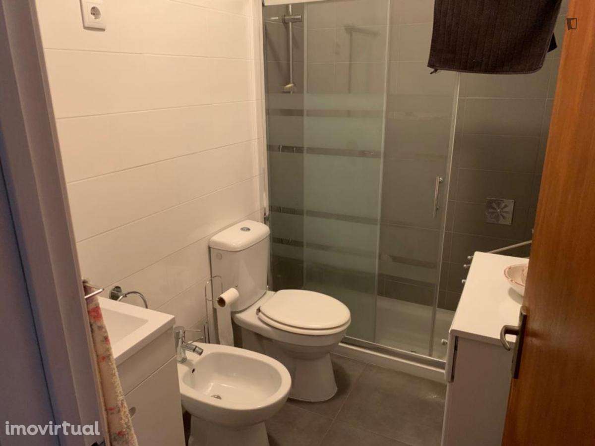 Quarto - localizado em Olivais Lisbon - Grande imagem: 3/8