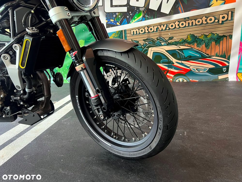 Husqvarna Svartpilen - 25