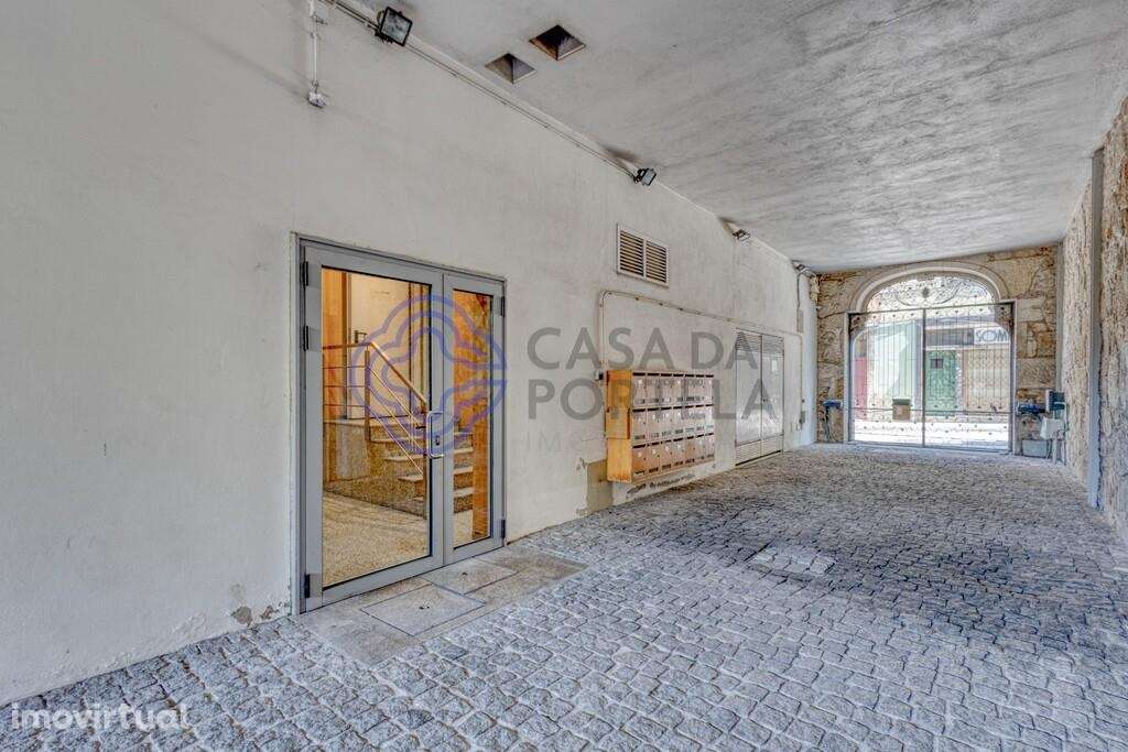 Apartamento T0 com garagem, varanda e como novo. Ao Bolhão - Grande imagem: 2/21