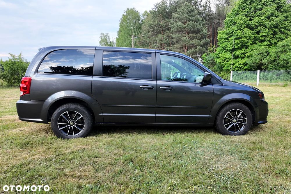 Dodge Grand Caravan - 10